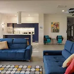 Villa Grand House 47 *