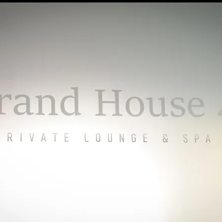 فيلة Grand House 47