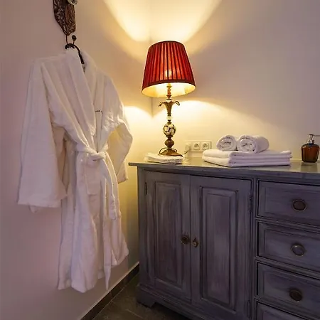 Grand House 47